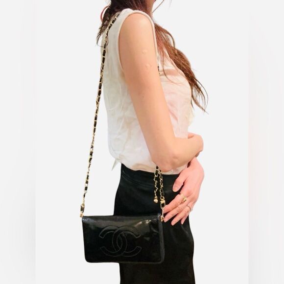 Chanel large zip around wallet added a chain - Picture 4 of 13